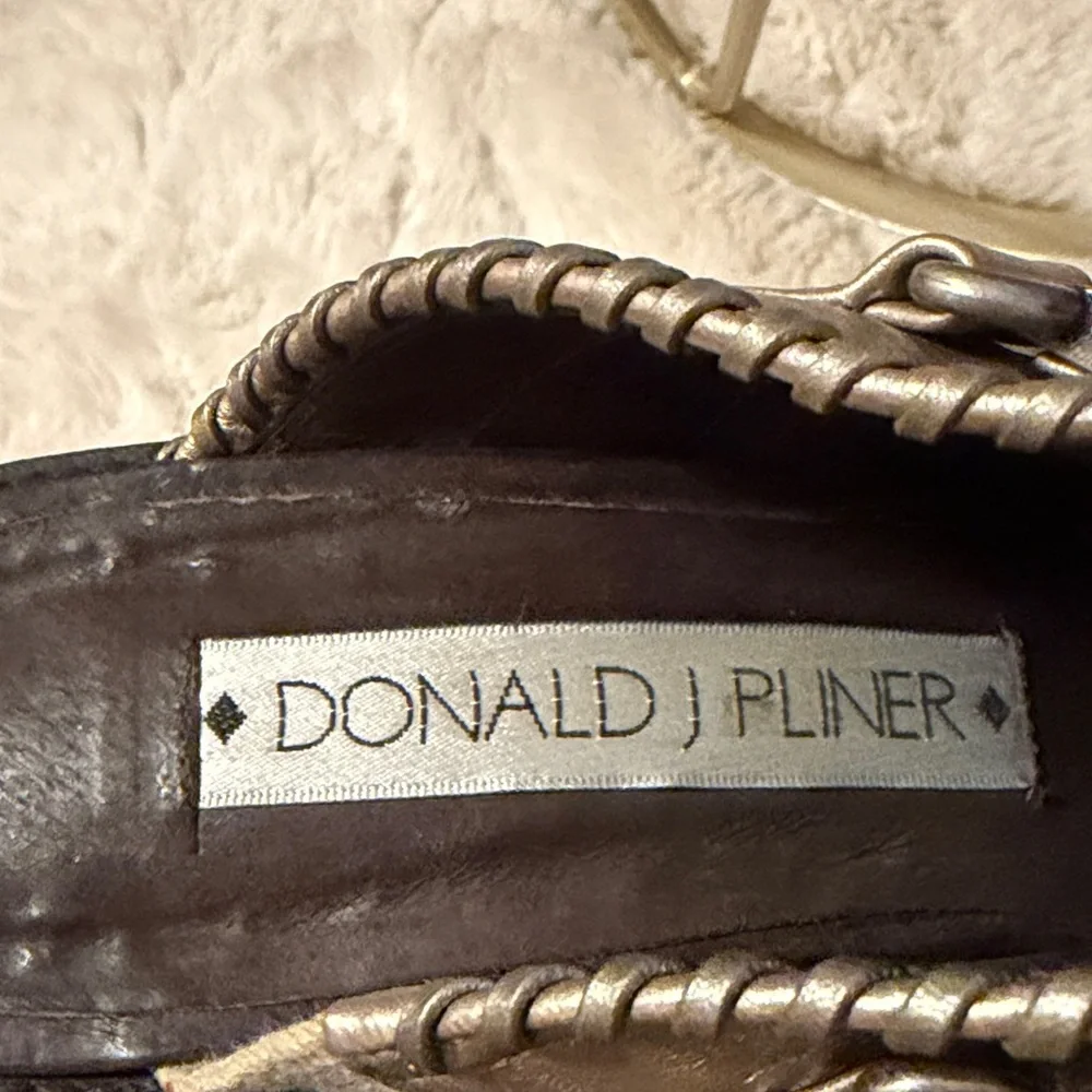 Donald J. Pliner Silver Leather Mules with Star Accents - Picture 7 of 9